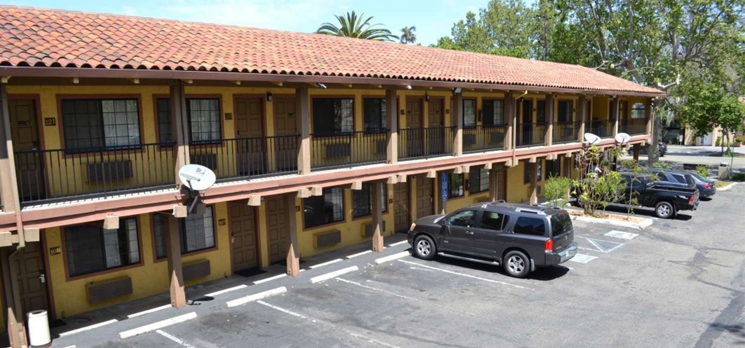 TAKE A LOOK AT THE WELL-APPOINTED ROOMS AND TOP AMENITIES AT VALLEY INN SAN JOSE